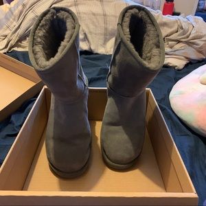 Ugg classic short gray boots size 8